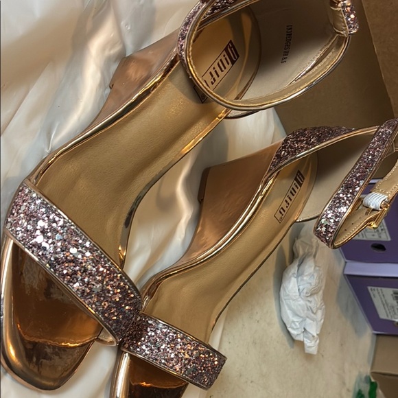 Elegant Pink and Gold Heels with Glittery Ankle Strap - Picture 5 of 10